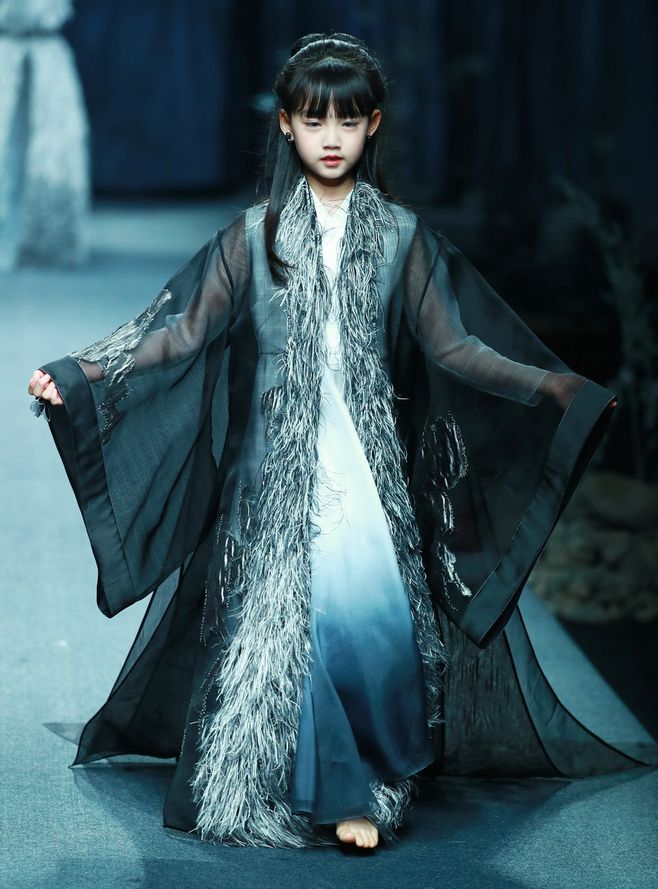 歸于塵世隱逸繁華 蓋婭傳說2018秋冬系列在京發布